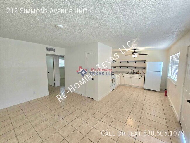 Foto del edificio - 212 Simmons Ave