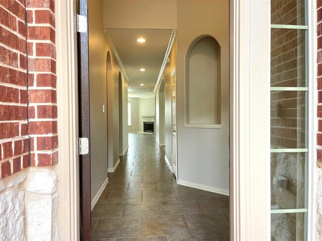 Building Photo - 26100 Brickhill Dr