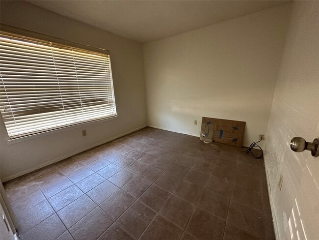 Building Photo - 14846 Waterside Dr