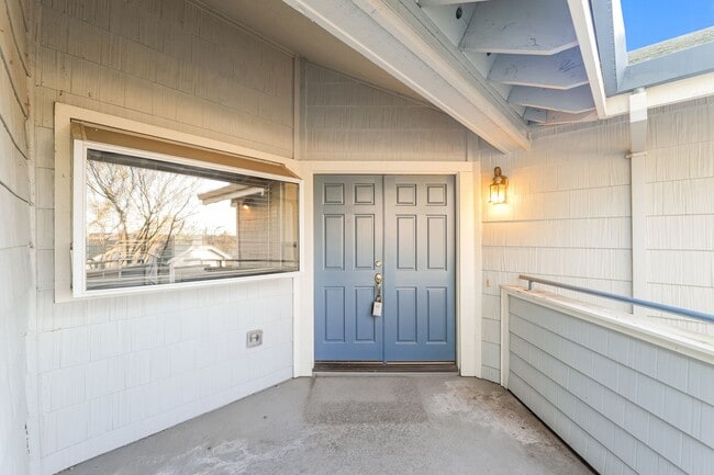 Building Photo - PURE Property Management Presents: Elegant 2 Bedroom Condo in Fountaingrove!