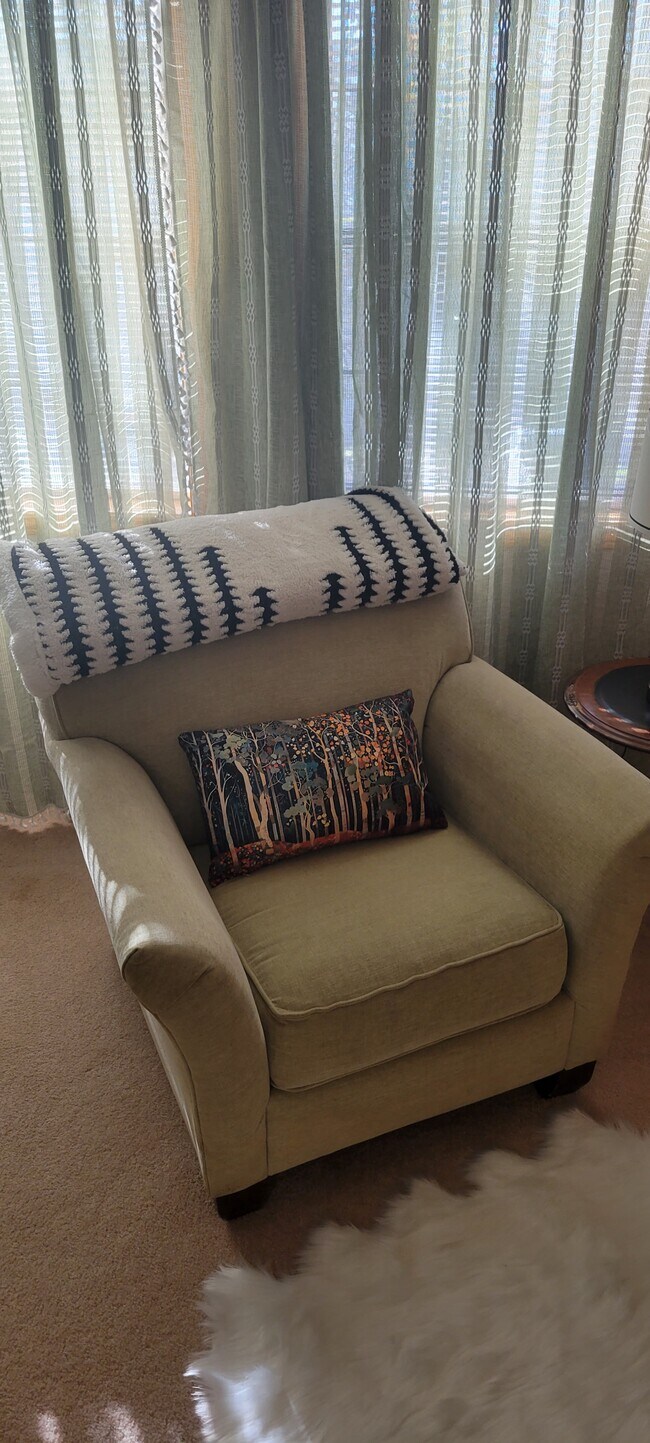 Foto del edificio - 1055 NE Grandview Dr