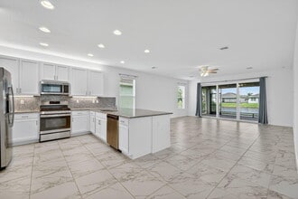 Building Photo - 11650 SW Moon River Way