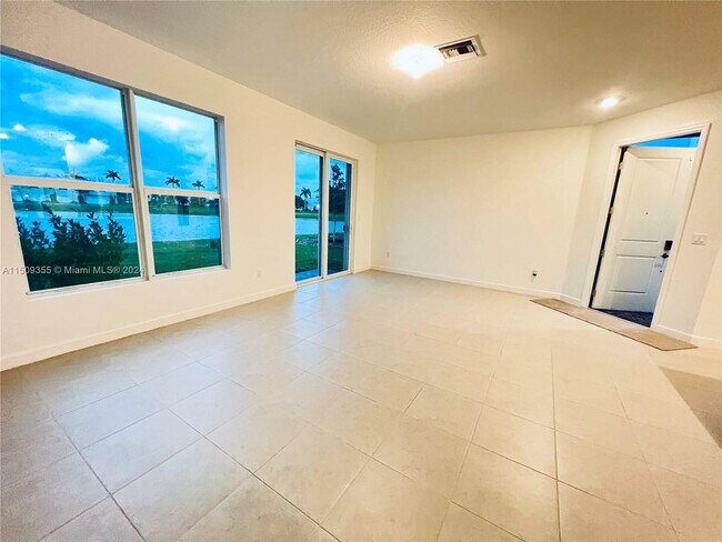 Foto del edificio - 6915 Harbours Edge Ave