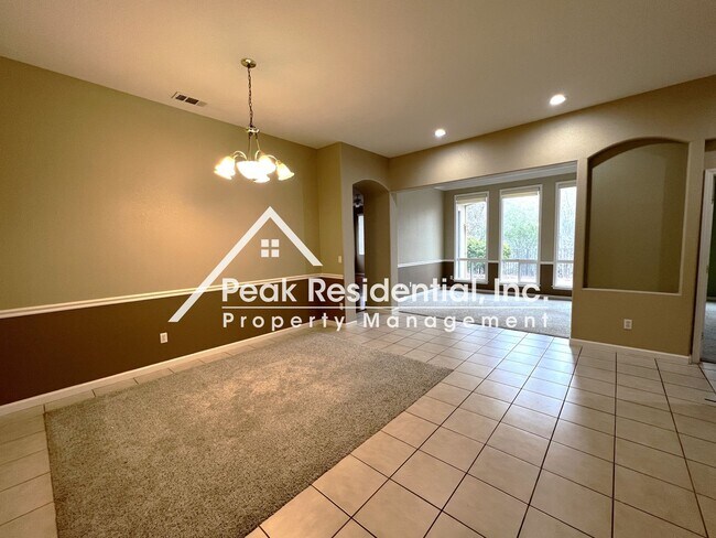 Building Photo - Wonderful Rocklin 4bd/2ba Home - Gated Com...