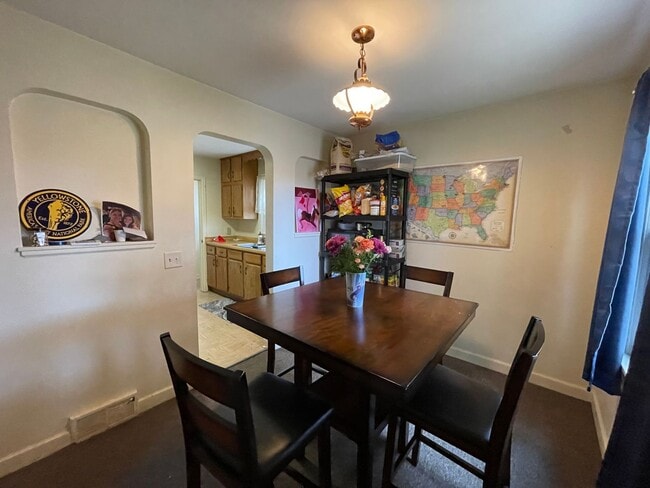 Foto del edificio - AVAILABLE JUNE 1ST -4 bed/ 2 bath Home Near Campus!