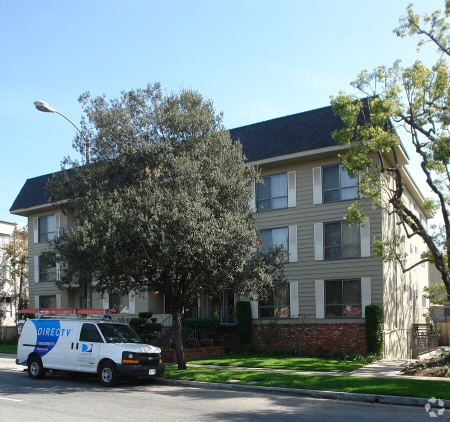 Primary Photo - 366 Mentor Ave