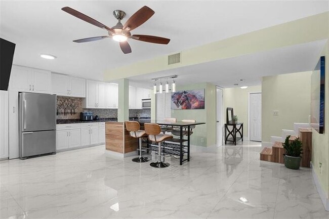 Building Photo - 8137 Lagos De Campo Blvd