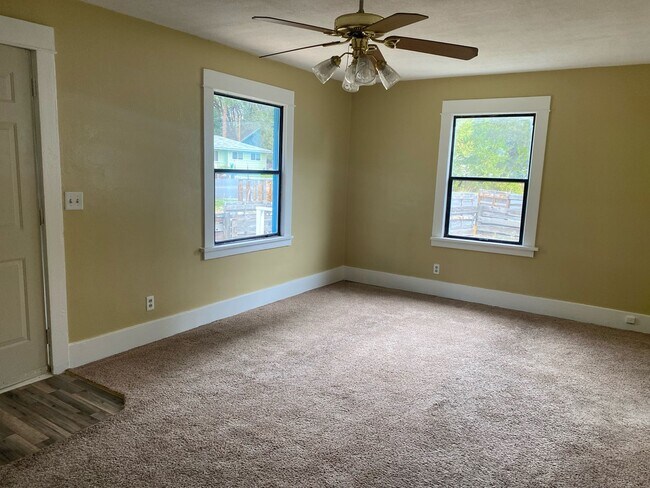 Building Photo - Peaceful 2 Bedroom 1 Bath House