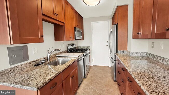 Foto del edificio - 10201 Grosvenor Pl