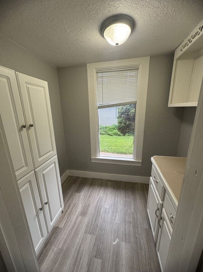 Building Photo - 4 bedroom, 2 bath house in Davenport