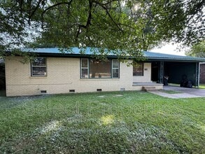 Building Photo - 1104 S Gee St