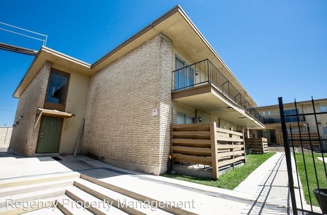 Building Photo - 111 Siesta Ln