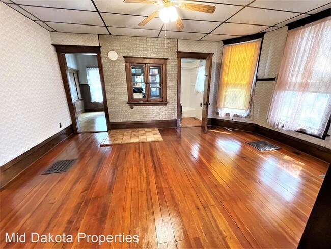 Building Photo - 4 br, 2 bath House - 101 E Douglas