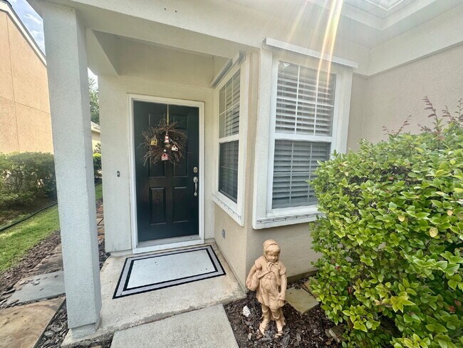 Building Photo - Beautifully Updated Elegant two Bedroom Ho...