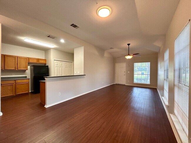 Foto del edificio - 12303 Abney Dr