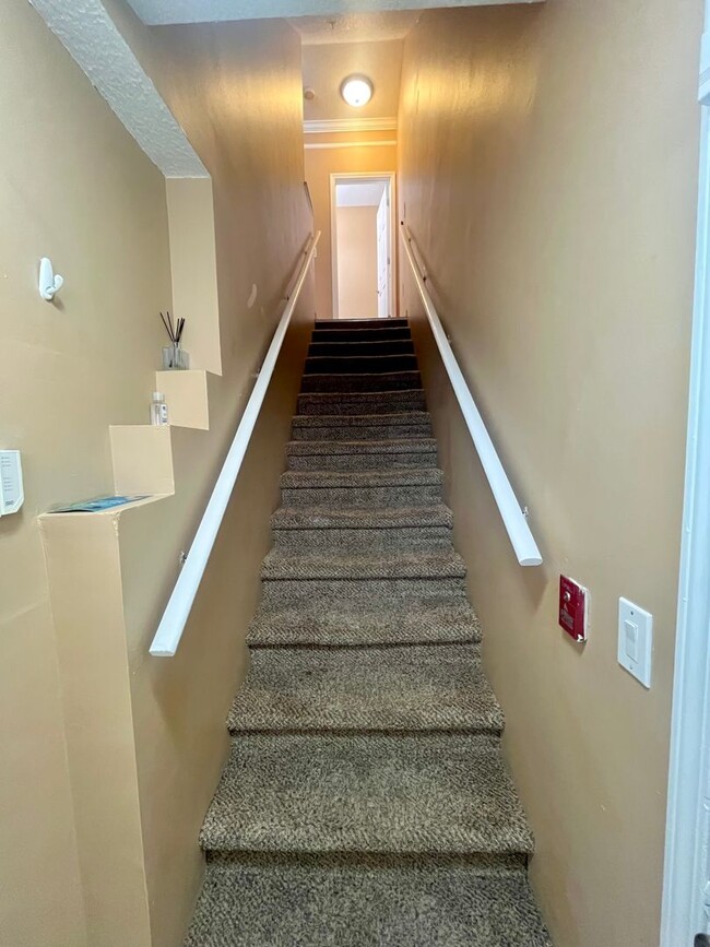 Foto del edificio - 2 Bedroom 2.5 Bathroom Condo in Highly Des...