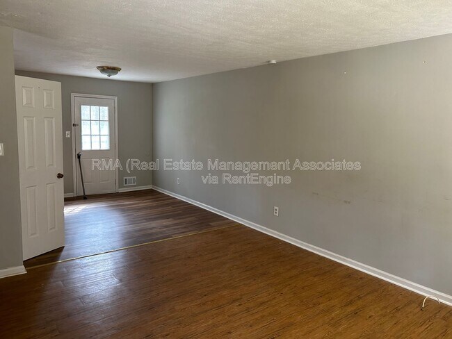 Foto del edificio - 1216 High Falls Rd