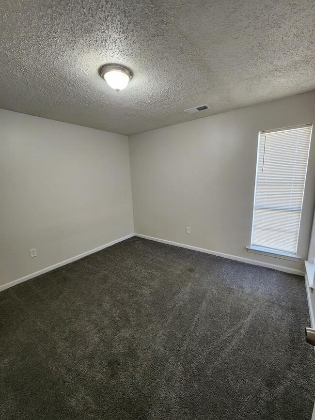 Foto del edificio - 4528 Sugar Creek Rd