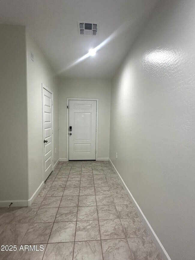 Foto del edificio - 2116 W Sable Ave