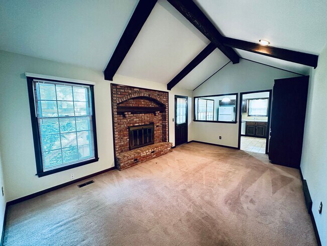 Foto del edificio - {12119} Spacious Home in Fantastic Locatio...