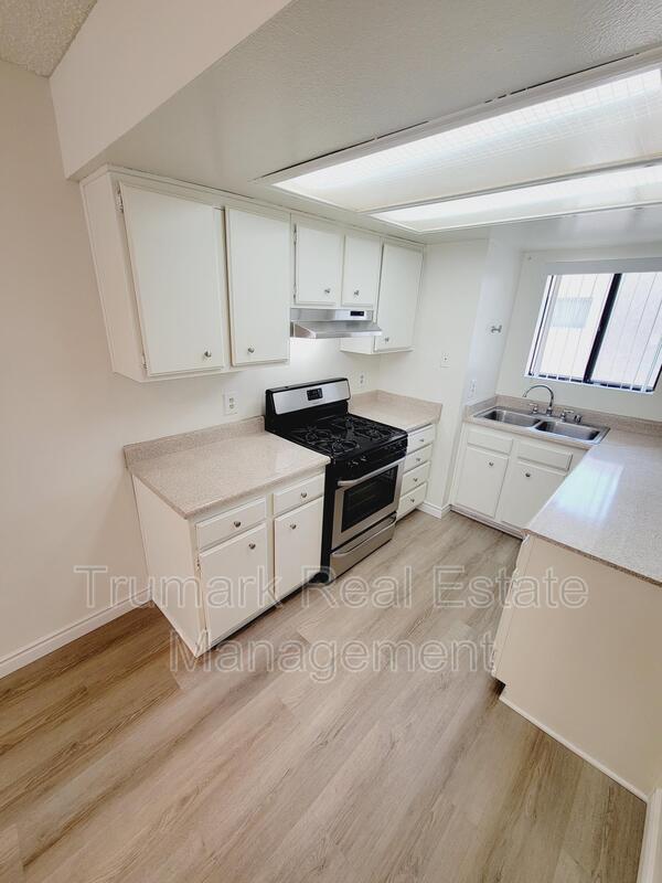 Building Photo - 553 E Orange Grove Ave