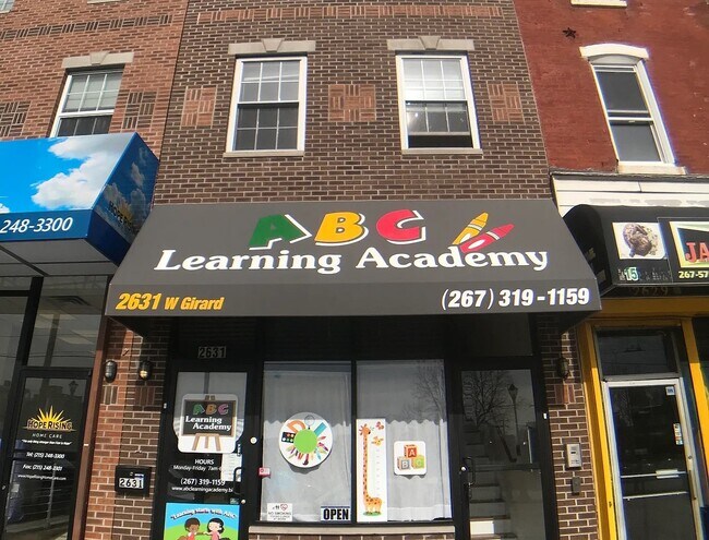 Foto del edificio - 2631 W Girard Ave