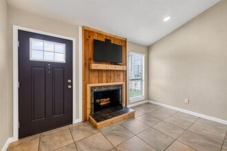 Building Photo - 10244 Bridgeland Ln