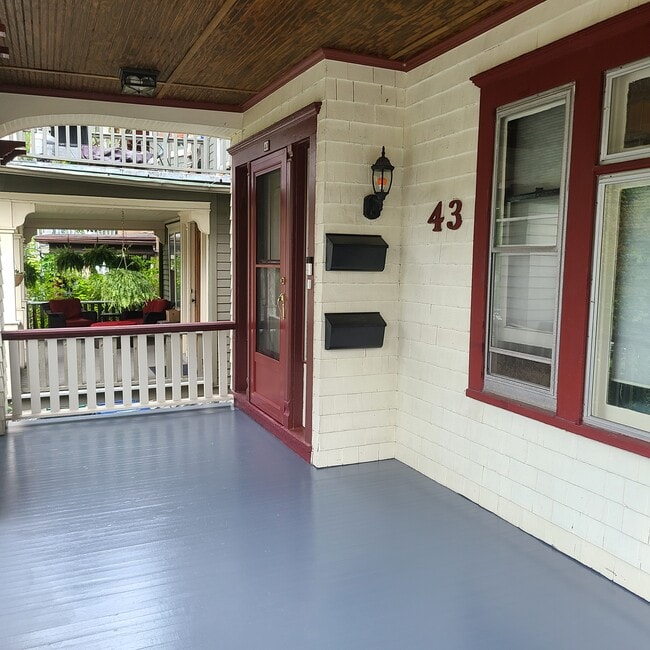 Building Photo - 43 Brantford Pl