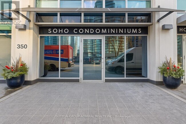 Photo du bâtiment - 350 Wellington St W