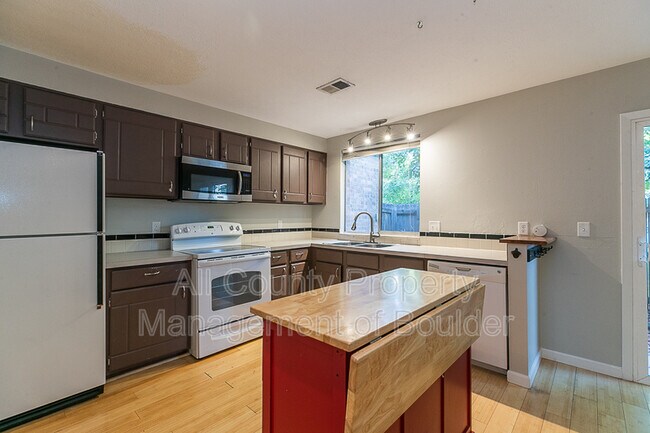 Foto del edificio - 3850 Paseo del Prado St