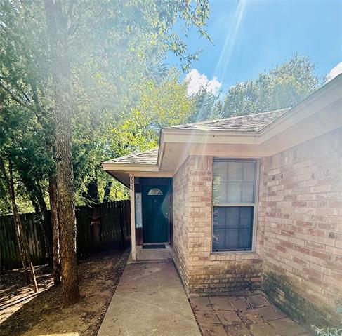 Building Photo - 954 E 3rd St