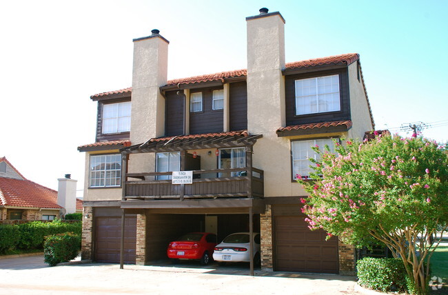 Building Photo - Woodhaven Crossroads Apartments