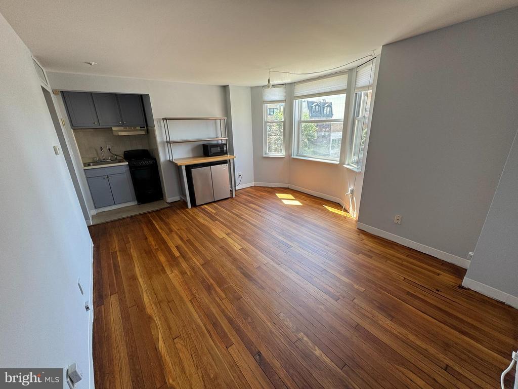Primary Photo - 2135 Walnut St