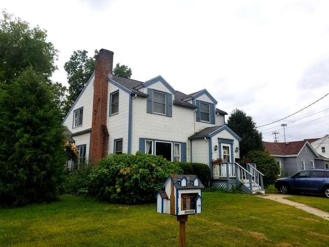Vista de la calle - 134 W Lincoln St