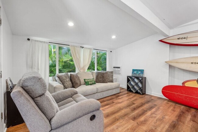 Foto del edificio - Ke Iki Beach Villa by Gather | Cozy Haleiwa Stay Near Top Surf Spots