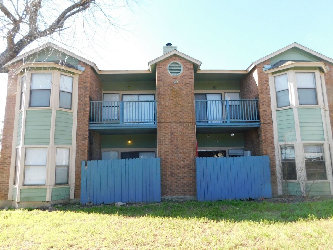 2407 W Slaughter Ln Unit D, Austin, TX 78748 Room for Rent in Austin