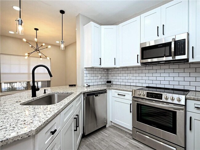 Building Photo - 2320 Gracy Farms Ln