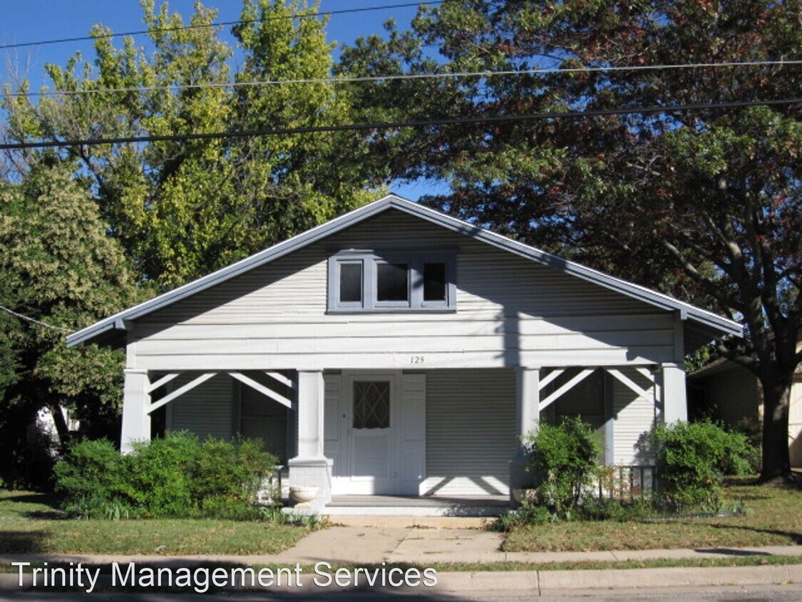 Primary Photo - 3 br, 1 bath House - 125 S. Elm