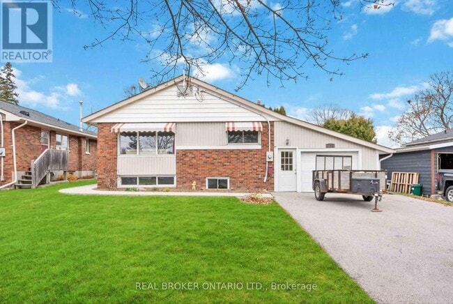 Building Photo - 553 Finucane St