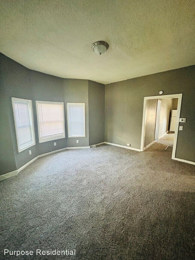 Building Photo - 2 br, 1 bath House - 6227 E 16th Ter