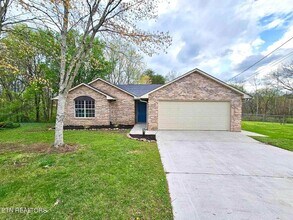 Building Photo - 801 Josepi Dr