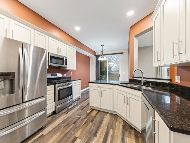 Building Photo - 3328 Bromley Ln