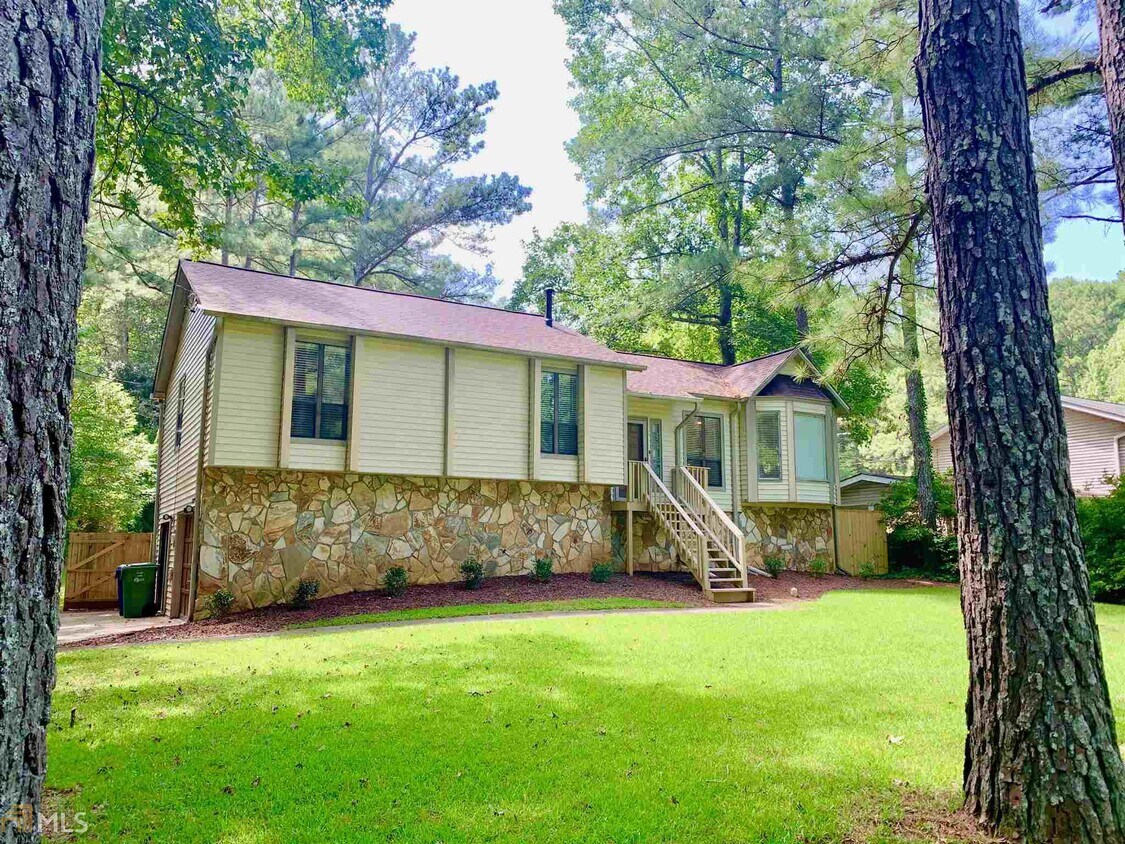 Primary Photo - 785 Cascade Knolls Dr SW
