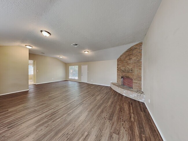 Foto del edificio - $750 Off 2nd Full Month!!Cozy and Charming!!