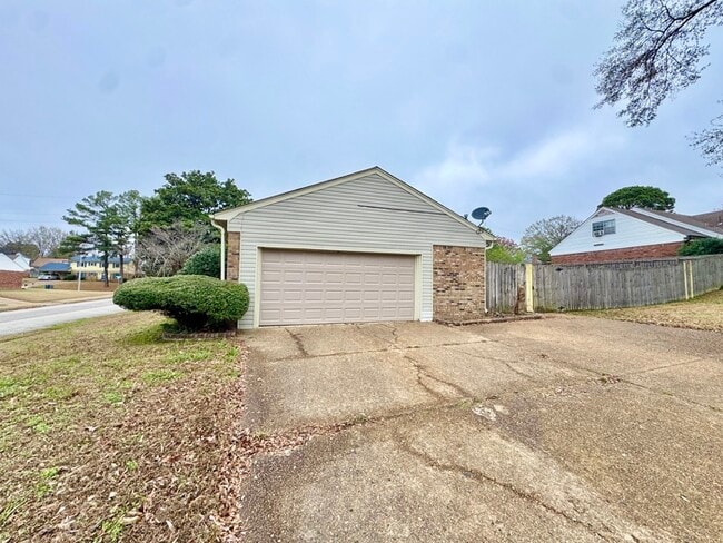 Building Photo - 2664 Richwood St