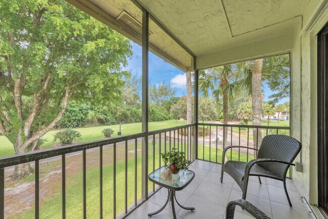 Foto del edificio - 21866 Cypress Cir