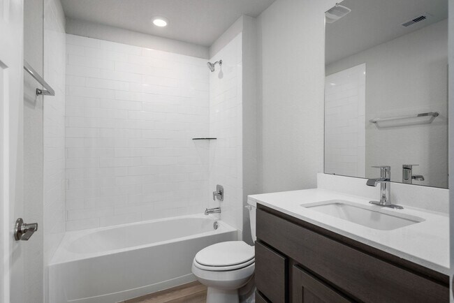 Foto del edificio - AUGUST MOVE IN!  Beautiful Midtown Reserve 3 Bedroom Home For Lease