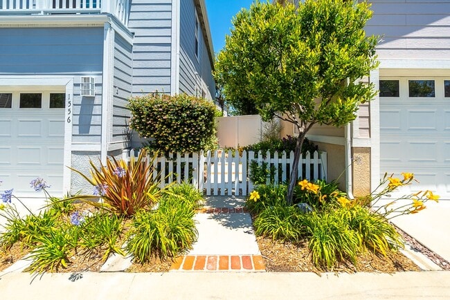 Foto del edificio - Quiet and Private 3 Bedroom Home in The Cape Community!