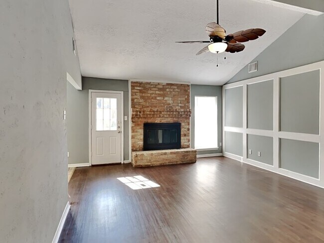 Foto del edificio - 2142 Oak Shores Dr