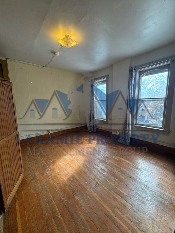 Building Photo - 619 S 5th St